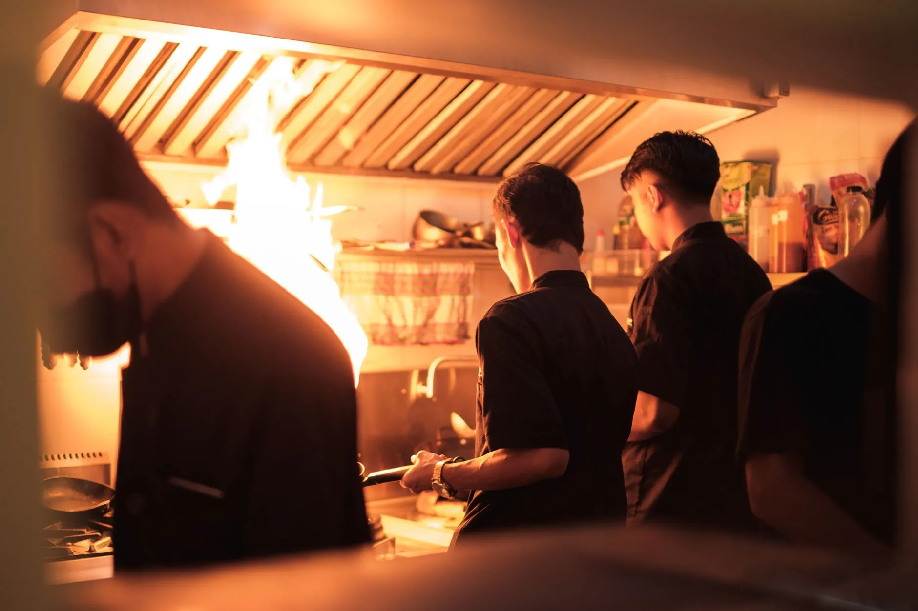 重庆粲然餐饮管理食堂承包服务标准化运营体系解析正文配图 1