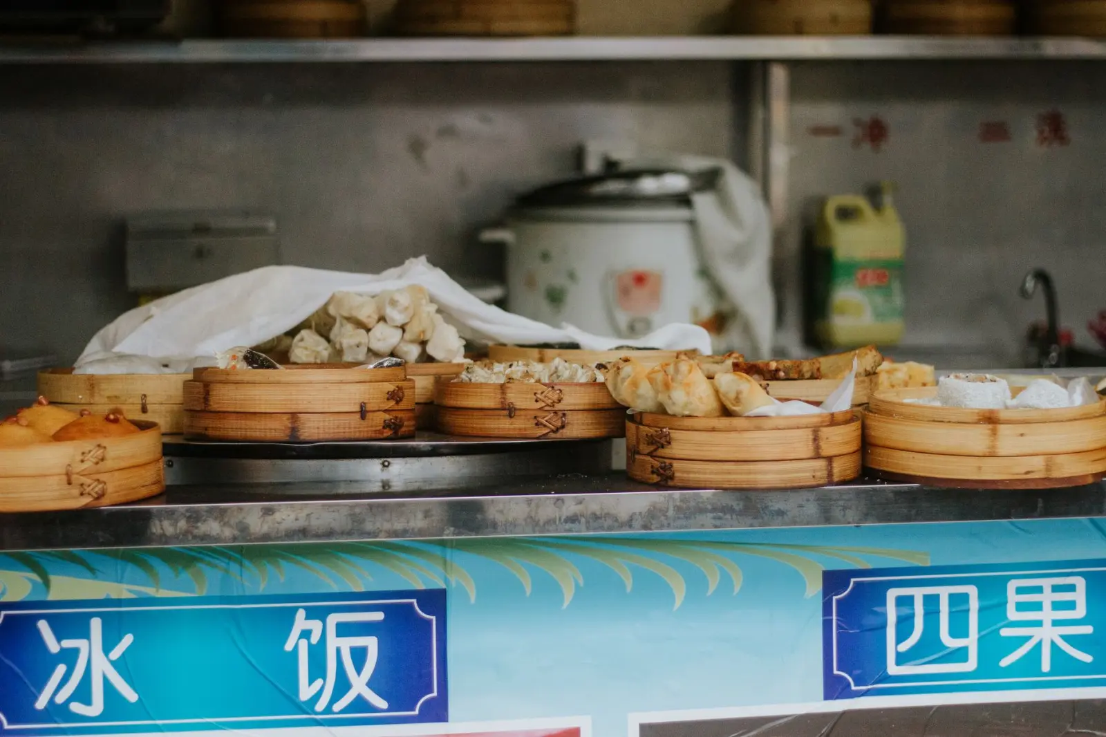 2024年重庆餐饮管理行业发展趋势与食堂承包模式对比正文配图 1